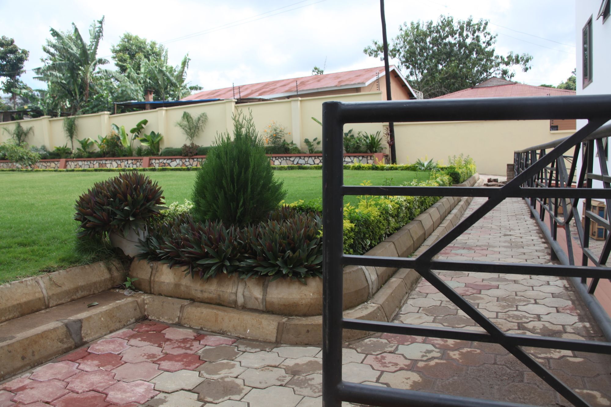 Merves Hotel Arusha Exteriör bild