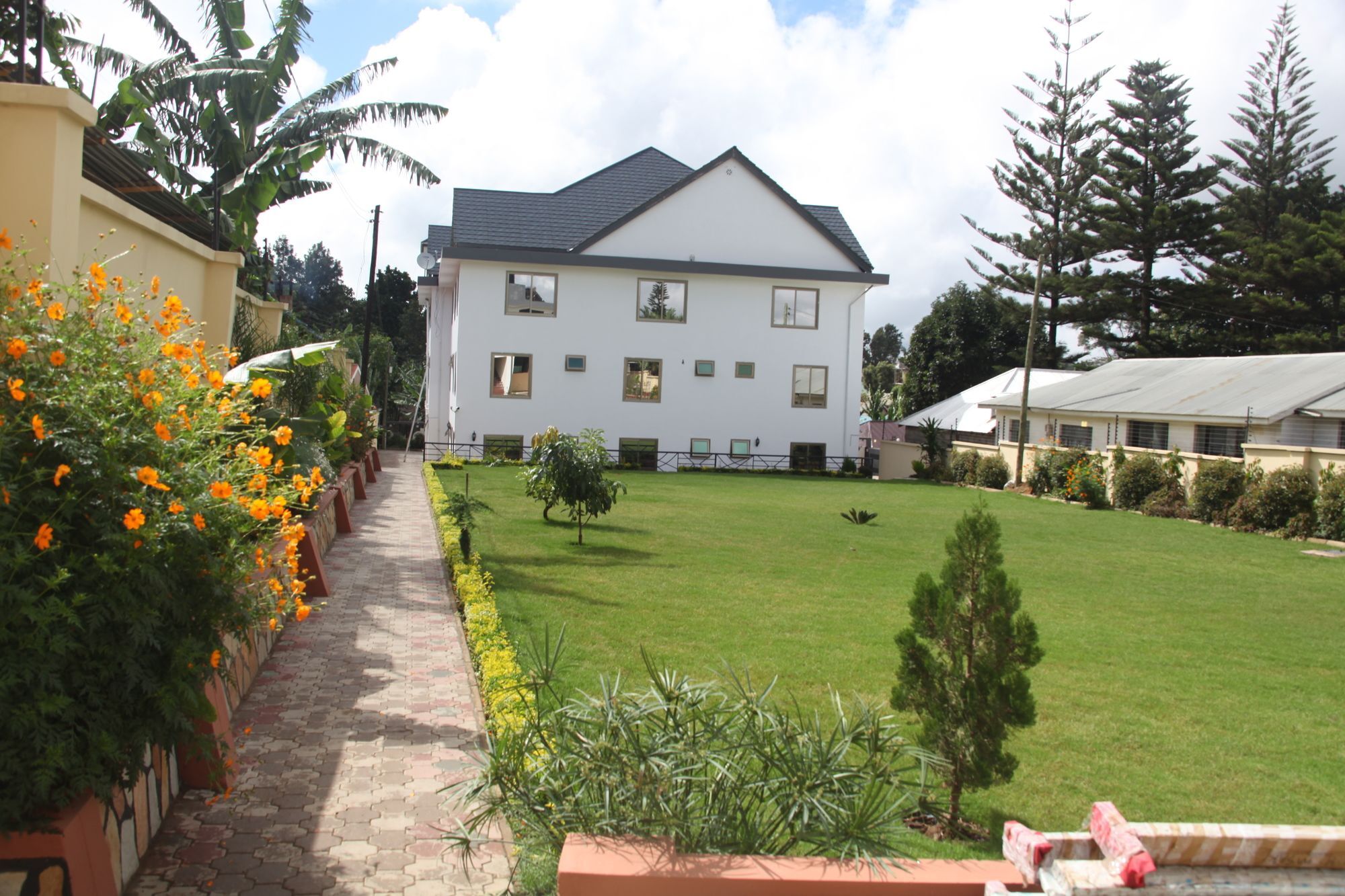 Merves Hotel Arusha Exteriör bild